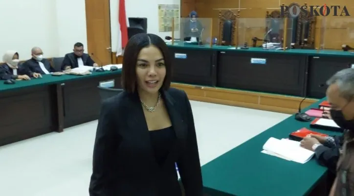 Terdakwa Nikita Mirzani usai sidang pencemaran nama baik di PN Serang (Foto: Bilal)