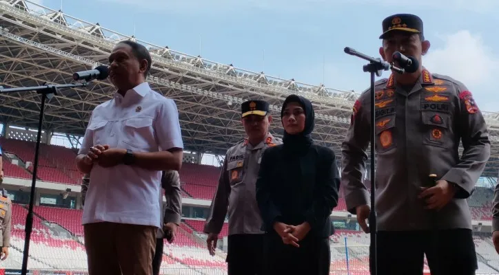 Kapolri Jenderal Listyo Sigit Prabowo saat konferensi pers di Stadion GBK bersama Menpora, Selasa (20/12). (Ist)