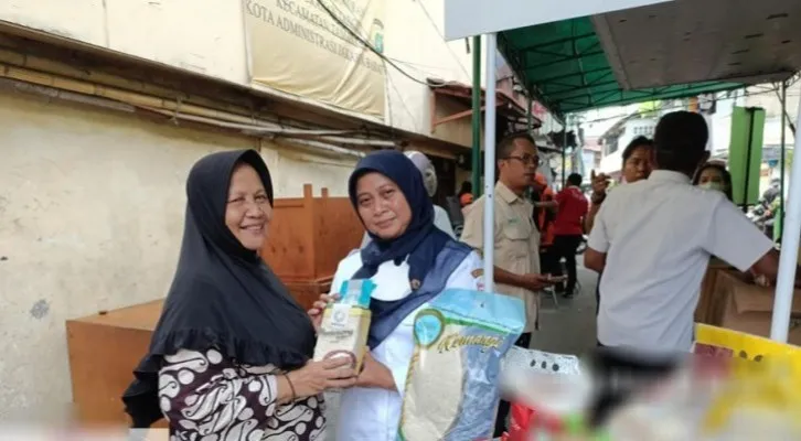 Kegiatan pasar murah di Kelurahan Tangki, Kecamatan Tamansari, Jakarta Barat. (Ist)