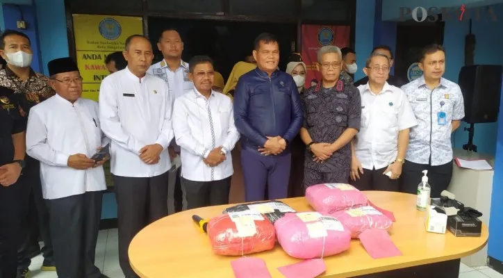 Pemusnahan 8 kilogram ganjaran kering siap edar.(Foto: M.Iqbal)