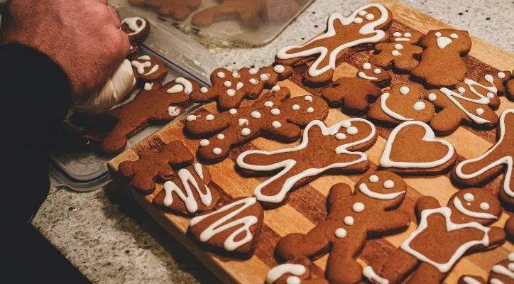 Gingerbread cookies, kue kering jahe khas Natal. (Unsplash/Sigmund)