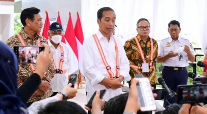 Presiden Joko Widodo saat memberikan keterangan seputar pencabutan PPKM. (Foto: biro pers)