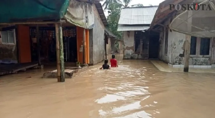 Rumah warga Pandeglang terendam banjir. (Foto: Samsul Fatoni).