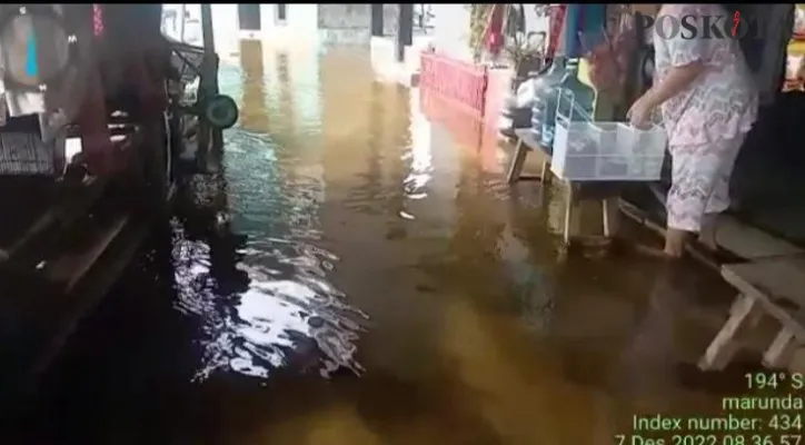 Situasi di Marunda, Jakarta Utara pada saat banjir rob beberapa hari lalu.(Foto: Aldi/Poskota)