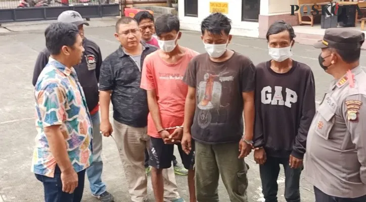 Tiga pelaku bajilo mencuri besi berhasil diamankan.(Foto: Rizki)