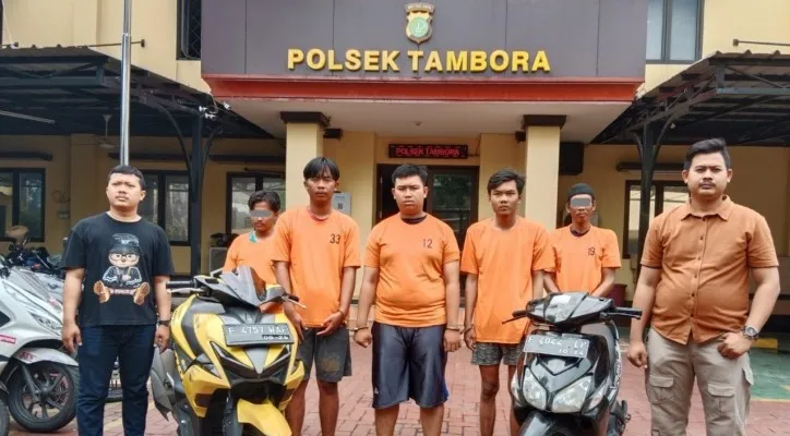 Tiga polisi gadungan dan dua penadah ditangkap Unit Reskrim Polsek Tambora. (ist)