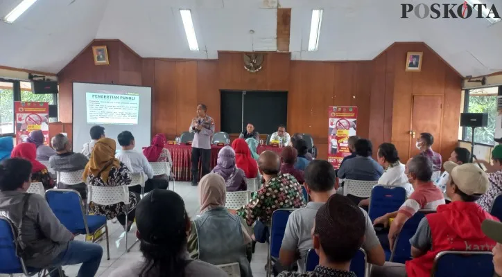 Suasana di Kelurahan Duri Kepa saat  kegiatan sosialisasi kepada seluruh pengurus RW terkait pungutan liar, Kamis (5/1/2023). (Foto: Pandi)