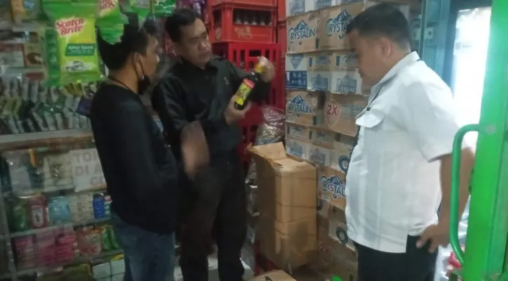 Toko kelontong penjual miras yang digerebek polisi. (Ist)