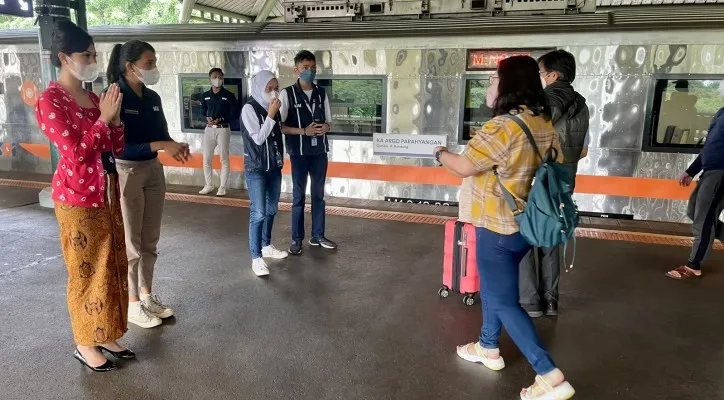 Penumpang di stasiun Gambir siap berangkat. (ist)