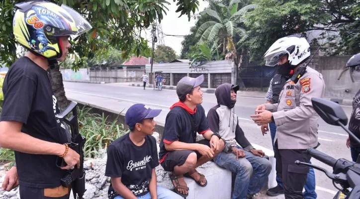 Belasan Pak Ogah yang kerap memalak sopir truk di kawasan Cengkareng, Jakarta Barat, ditangkap. (Ist)