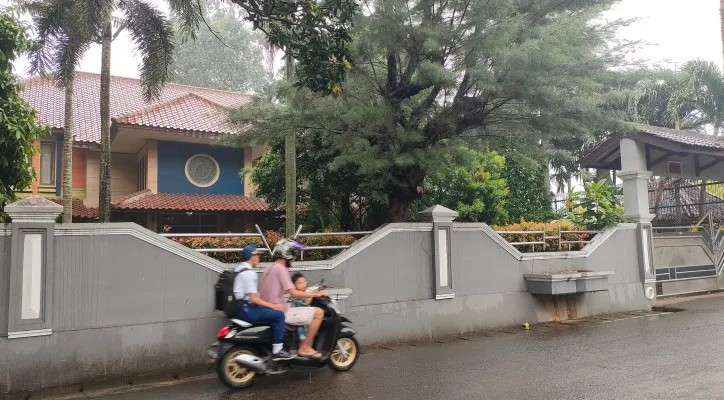 Kediaman mantan Gubernur Banten Wahidin Halim di Pinang, Kota Tangerang. (Foto: Veronica)