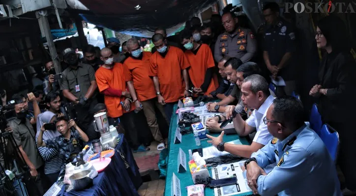 Polisi mengungkap pembuatan narkotika jenis ekstasi di kawasan Slum Area di Jakarta Pusat. (ahmad tri hawari)