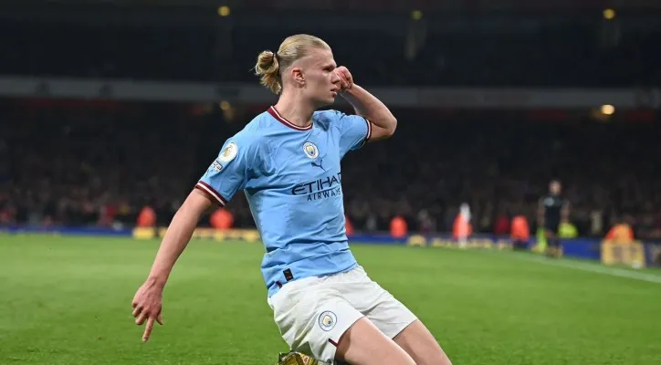 Erling Haaland mencetak gol untuk Manchester City saat mengalahkan Arsenal 3-1 (Foto: twitter/FabrizioRomano)