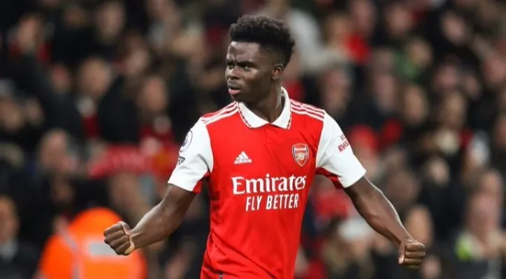 Bukayo Saka masuk dalam daftar pemain sepak bola dengan peforma terbaik di paruh musim 2022-2023 (Foto: Twitter/BukayoSaka87)