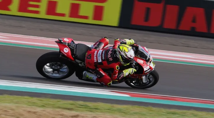 Alvaro Bautista kalahkan Toprak di Race 1, berikut jadwal dan link live streaming WSBK Mandalika 2023 hari ini (Foto: Twitter/WorldSBK)