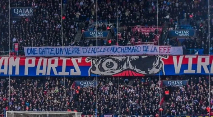 Fans PSG Kecam larangan setop pertandingan untuk buka puasa (Foto: Twitter/FaktaSepakbola)