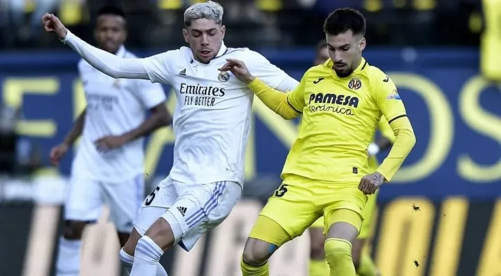 Valverde pukul pemain Villarreal usai Real Madrid kalah 3-2 (Foto: Twitter/FCBAlbiceleste)