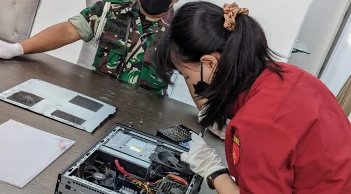 Foto: Penyidik Pidsus Kejagung geledah rumah dinas Menteri Kominfo Jhonny G Plate tersangka korupsi menara BTS. (Ist.)