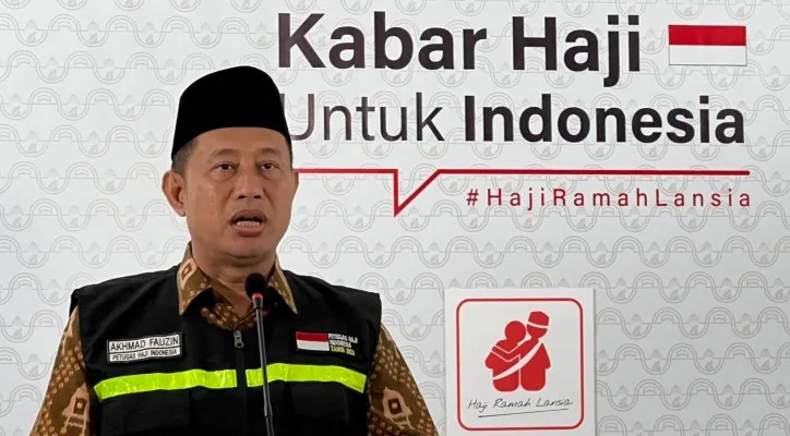 Foto: Kepala Biro Humas, Data, dan Informasi, Kementerian Agama Akhmad Fauzin imbau jemaah haji gunakan alas dan kaos kaki terik panas di Madinah. (Ist.)