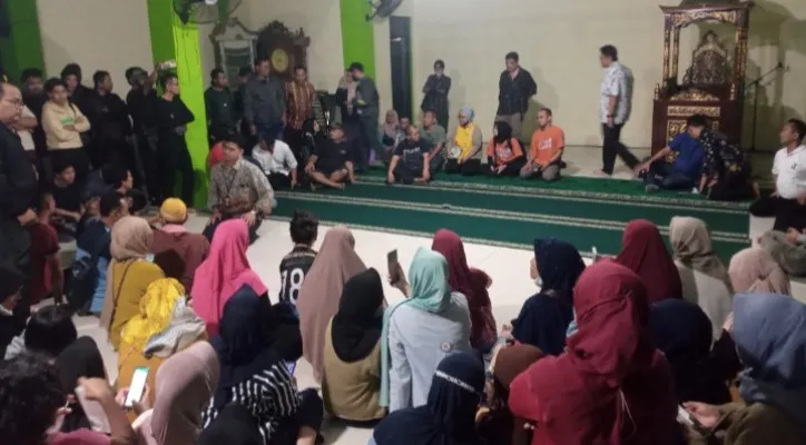 Sejumalh siswa kelas 3 MAN 1 Kota Bekasi gagal untuk wisuda ke Jogyakarta. (Ihsan)