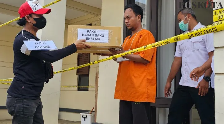 Rekonstruksi kasus pabrik ekstasi di Tangerang. (Veronica)