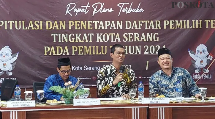 KPU Kota Serang saat rapat pleno terbuka rekapitulasi dan penetapan DPT (Bilal)