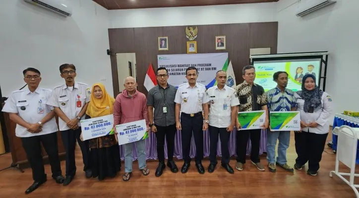 Foto: BPJS Ketenagakerjaan Cabang Jakarta Ceger mensosialisasikan manfaat dan program kepersetaan Rukun Warga (RW) dan Rukun Tetangga (RT) se-Kecamatan Kramat Jati, Jakarta Timur. (Ist.)