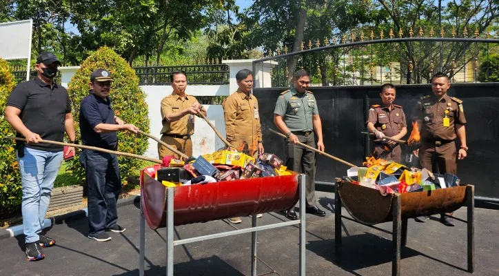 Foto: Kejaksaan Negeri Kabupaten Tangerang pemusnahan barang bukti Narkoba dan Obat Kuat. (Poskota/Veronica Prasetio)