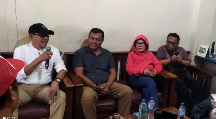 Mantan Kapolsek Johar Baru memberikan dukungan positif kepada karang taruna untuk cegah tawuran warga. (Ist)