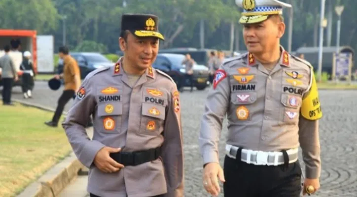 Kepala Divisi Humas Polri Irjen Sandi Nugroho bersama Kakorlantas Polri Irjen Firman Shantyabudi. (Ist)