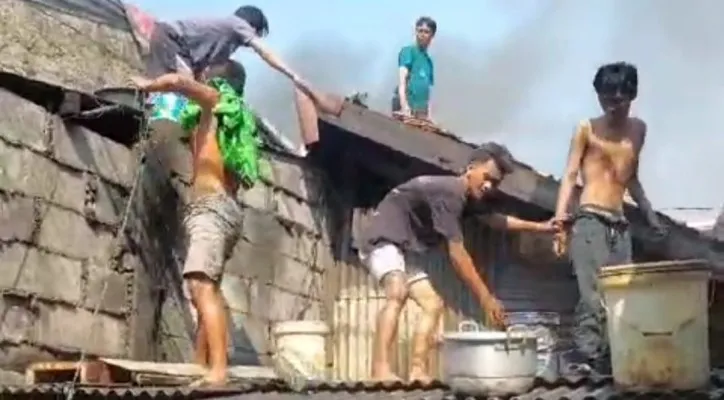 Foto: Kebakaran melanda rumah tinggal di kawasan Kapuk, Cengkareng, Jakarta Barat. (ist)