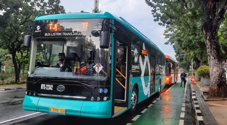 Penampakan Transjakarta yang bertenaga listrik (Aldi)