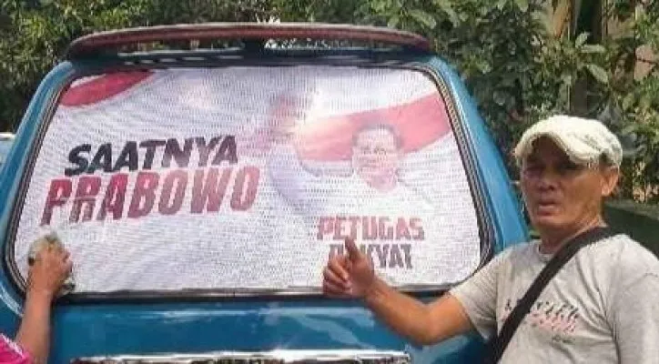 Angkot Kota Depok pasang stiker bertuliskan 'Saatnya Prabowo' (lst)