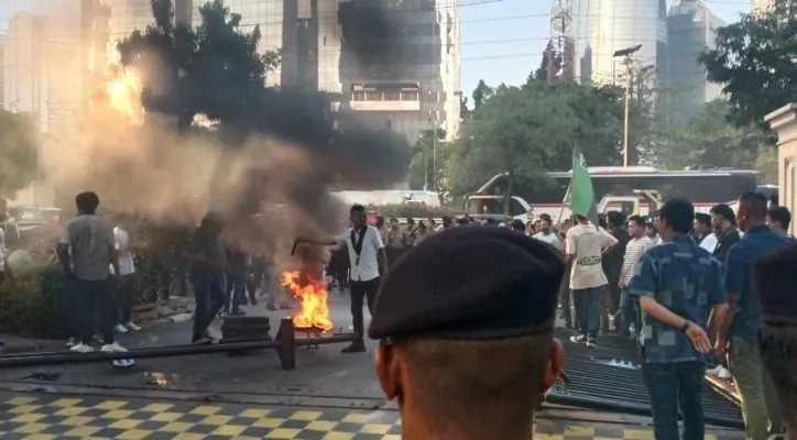 Demo mahasiswa di Kementerian Investasi, Jakpus berujung ricuh hingga saling pukul sejumlah fasilitas negara. (Ist)