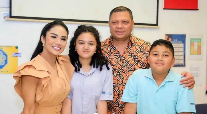 Keluarga Krisdayanti dan Raul Lemos (Foto: Instagram)