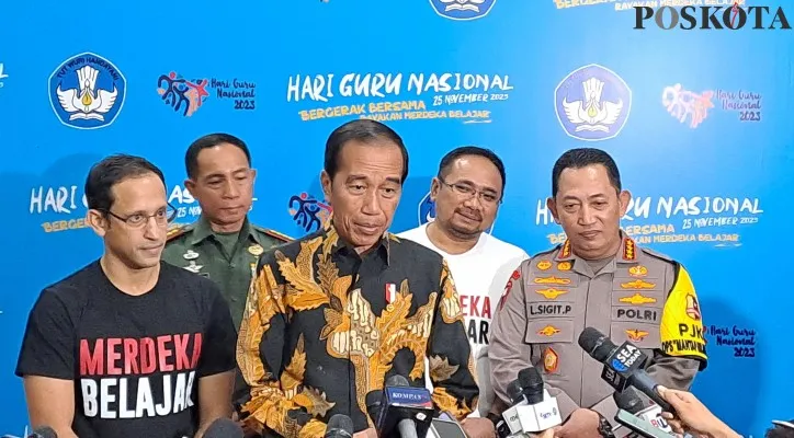 Teks foto: Presiden Jokowi usai acara Hari Guru Nasional. (rizal)