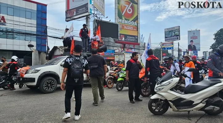 Caption foto : Massa aksi buruh di Tangerang. (Veronica)