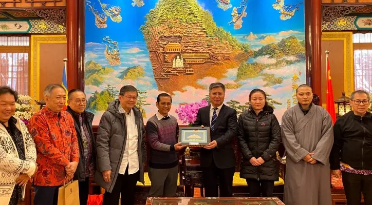 Foto: Direktur Jenderal Bimbingan Masyarakat (Dirjen Bimas) Buddha Kementerian Agama (Kemenag) RI Supriyadi lakukan pertemuan dengan Sekretaris Jenderal Buddhist Association of China Mr. Liu Wei di Guangji Temple. (Ist.)