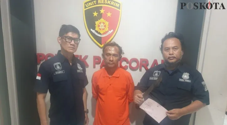 Teks Foto: anggota unit Reskrim Polsek Pancoran mengamankan pelaku begal. (Angga)