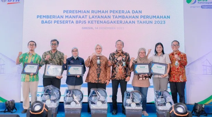 Foto: Manfaat Layanan Tambahan (MLT) berupa Kredit Konstruksi atau Fasilitas Pembiayaan Perumahan Pekerja (FPPP) dari BPJS Ketenagakerjaan yang disalurkan melalui Bank BTN di Gresik, Jawa Timur. (Ist.)