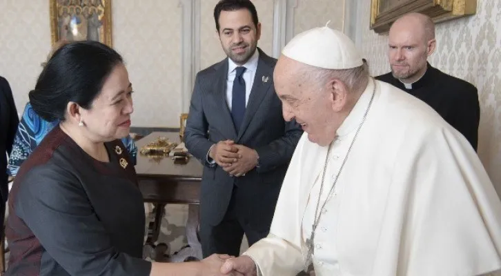 Teks Foto: Puan Maharani bertemu dengan Paus Fransiskus. (ist)