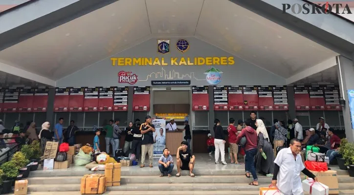 Suasana di Terminal Kalideres, Jakarta Barat. (Poskota.co.id/Pandi Ramedhan)