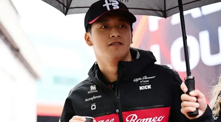 Zhou Guanyu Tim Alfa Romeo. (Foto : motorsport.com)