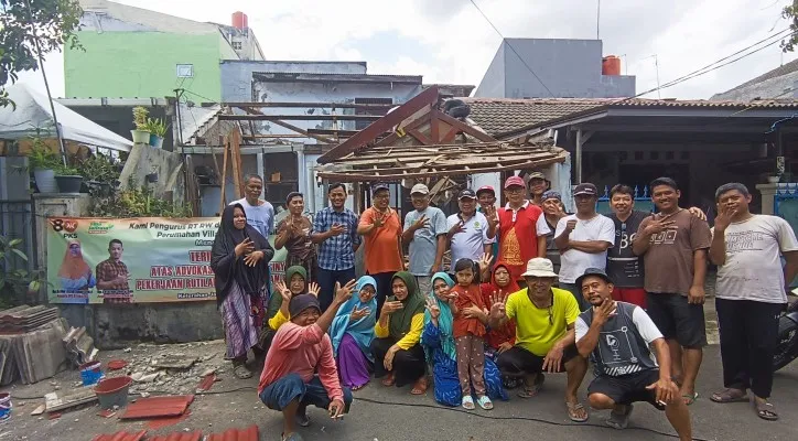 Foto: Latu Har Hary Tinjau Perbaikan Rumah Tidak Layak Huni di Jatiasih, Kota Bekasi. (Ist.)