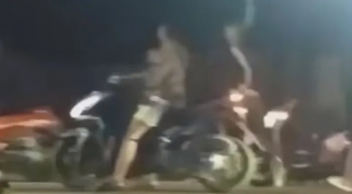 Aksi kejar-kejaran geng motor bawa sajam di Lebak. (tangkapan layar video).