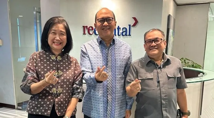 Foto: Ketua TKN Prabowo-Gibran Rosan Roeslani (kanan) bersama Ketum Koncokulo Gibran Dr Minadi Pujaya dan founder relawan Koncokulo Gibran di Jakarta. (Ist.)