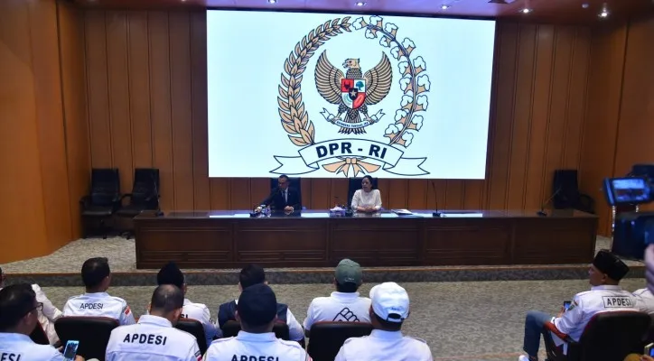 Wakil Ketua DPR RI, Sufmi Dasco Ahmad (kiri) dan Ketua DPR RI, Puan Maharani saat menerima kedatangan APDESI di Ruang Gedung Muis, Gedung Nusantara, Kompleks Parlemen, Senayan, Jakarta Pusat, Selasa (6/2/2024).(Foto: Istimewa)