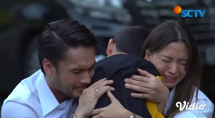 Sinopsis Takdir Cinta Yang Kupilih Episode 577: Penuh Haru, Jeffrey dan Novia Bertemu dengan Bryan (YouTube/SCTV)