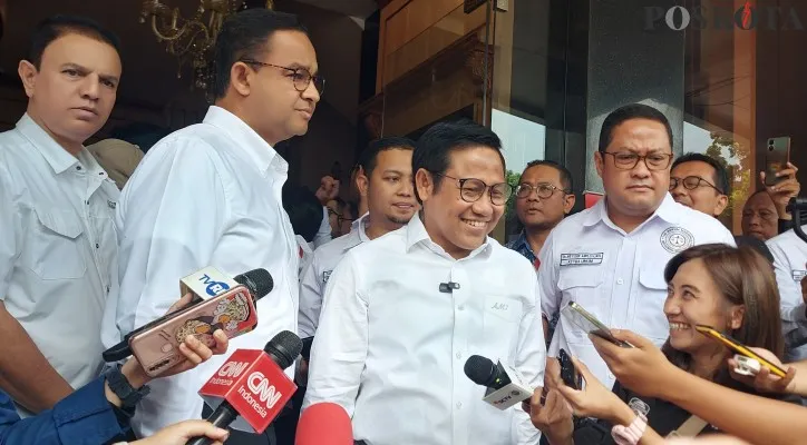 Foto: Capres nomor urut 01 2024 Anies Baswedan dan Muhaimin Iskandar alias Cak Imin bersama Timnas AMIN. (Poskota/Angga Pahlevi)