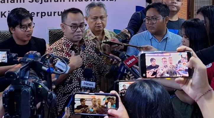 Ketua Institut Harkat Negeri/IHN juga Co-Kapten Timnas 01 Amin, Sudirman Said bersama budayawan dan eks Komisioner HAM pembicara dalam acara Rethinking Indonesia dengan tema Persoalan Permasalahan Di Suatu Bangsa 'Pemilu Terburuk Dalam Sejarah Indonesia Akankah Kita terpuruk' di Jakarta, Sabtu (2/3/2024).